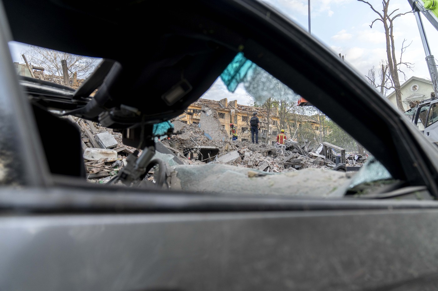 Strigăt de ajutor din Ucraina, după dezastrul provocat de ruși la Kiev: ”A suferit cel mai mult”. Decizia lui Zelenski