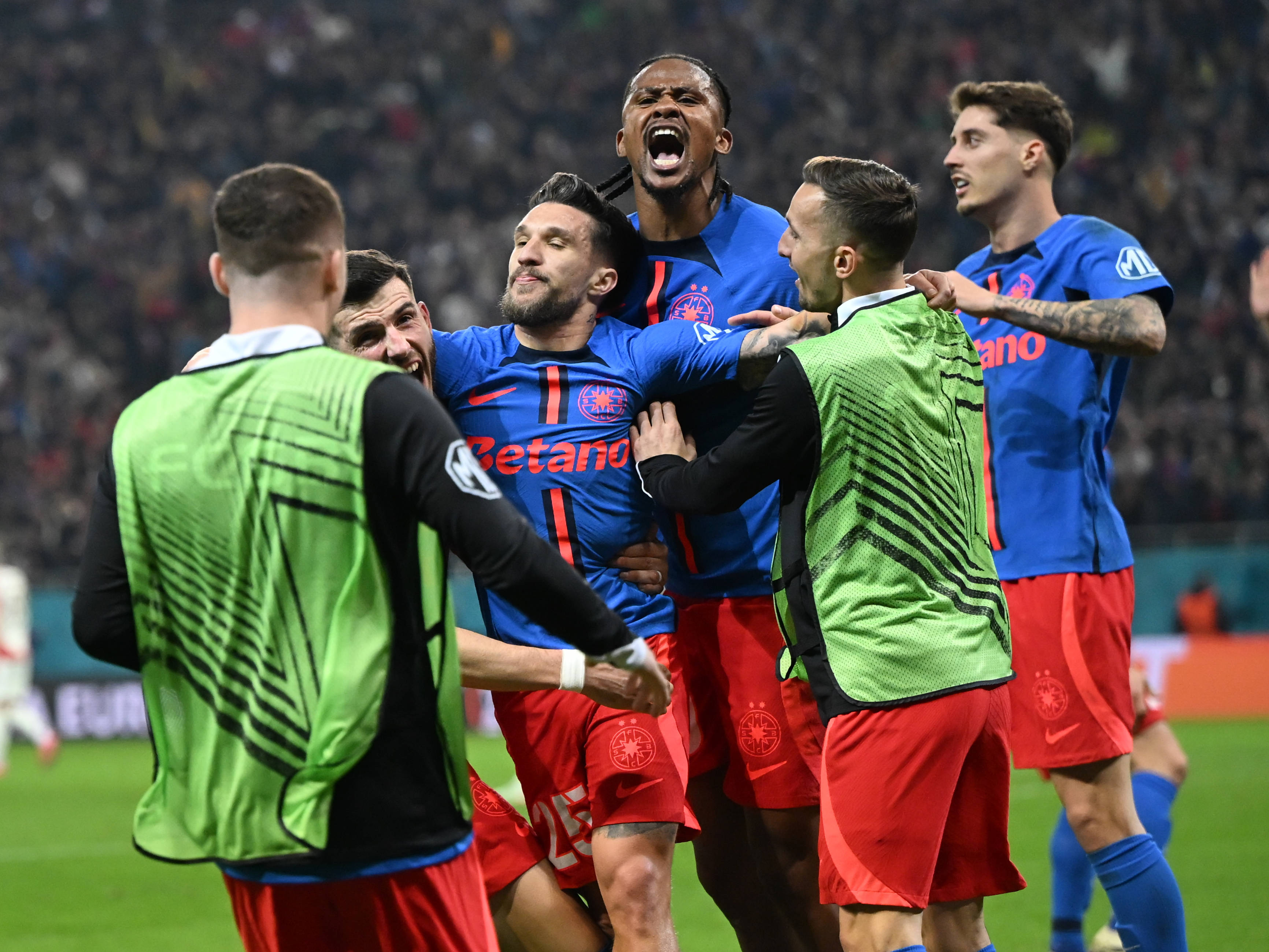 Titularul FCSB-ului "a călcat pe bec"! Unde a petrecut până dimineața unul dintre preferații lui Gigi Becali