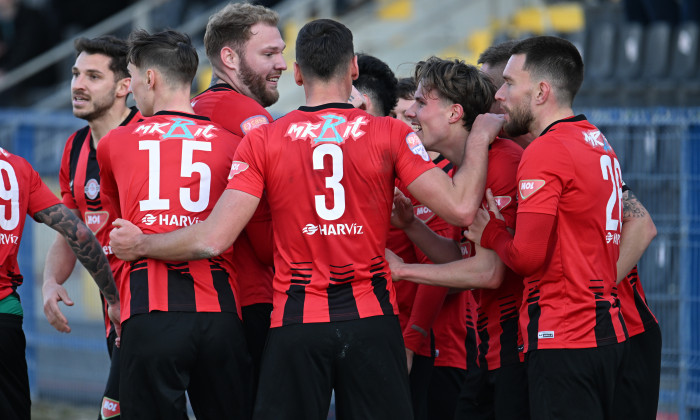 FOTBAL:METALOGLOBUS BUCURESTI-FK CSIKSZEREDA MIERCUREA CIUC, PLAY OFF LIGA 2 CASA PARIURILOR (8.04.2025)