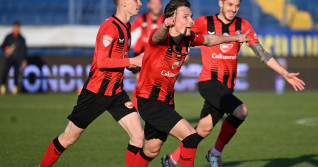 FOTBAL:METALOGLOBUS BUCURESTI-FK CSIKSZEREDA MIERCUREA CIUC, PLAY OFF LIGA 2 CASA PARIURILOR (8.04.2025)