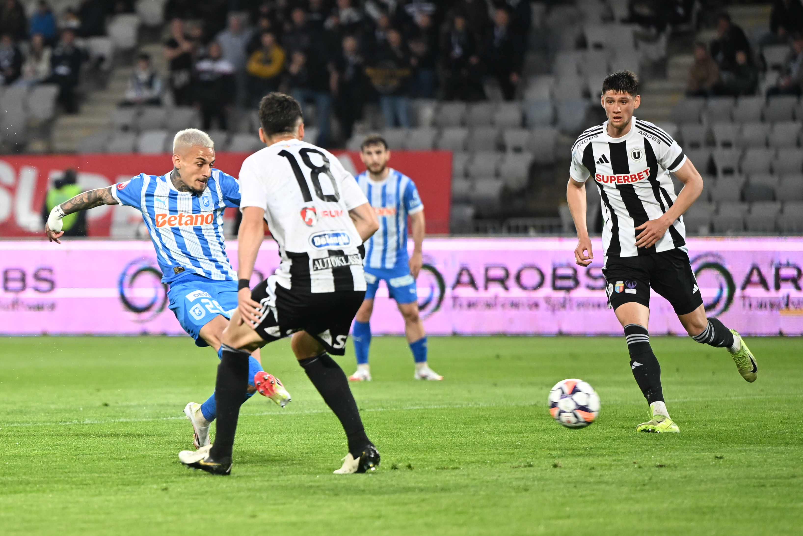 ”U” Cluj - Universitatea Craiova 2-1. ”Șepcile roșii” au făcut remontada! Autogolul lui Zajkov, decisiv