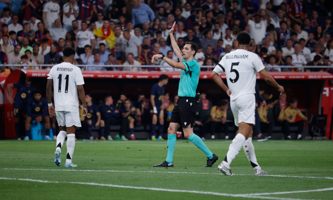 SEVILLE, SPAIN - APRIL 24, 2025: De Burgos Bengoexea during Copa del Rey Final match between FC Barcelona and Real Madrid CF at the La Cartuja (Photo: David Torres Alcázar/Alcázar Photo Agency).