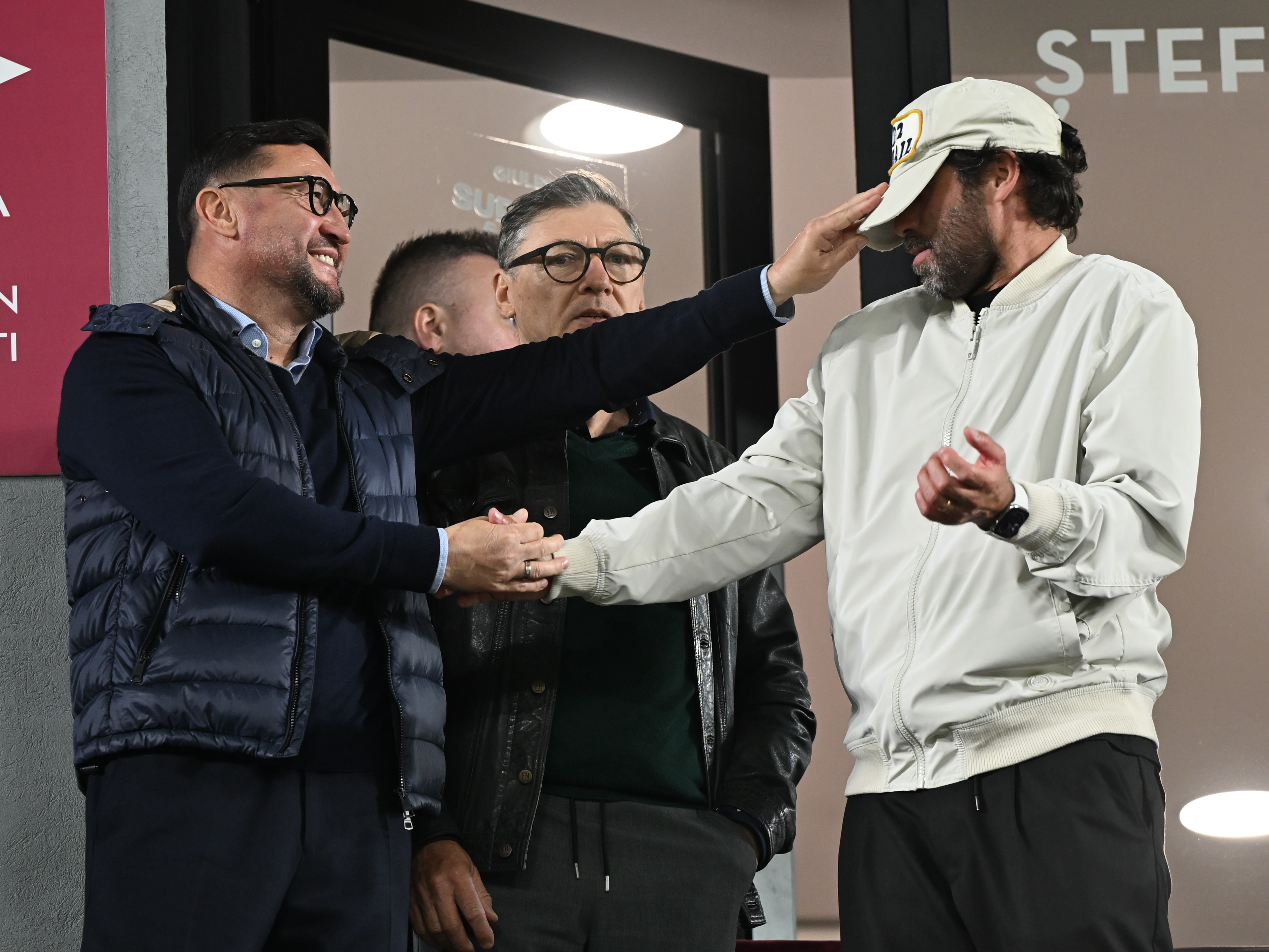 Imaginea serii la Rapid - FCSB! Cum au fost surprinși Moldovan și Maftei în tribune