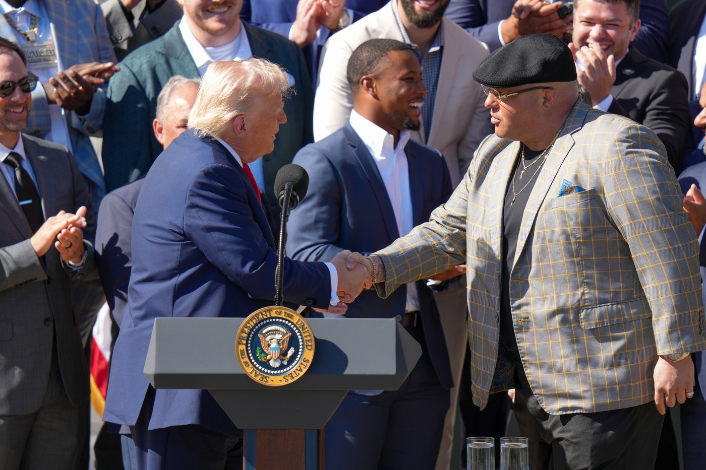 Imagini de la Casa Albă, cu Donald Trump și "un grup incredibil de războinici"