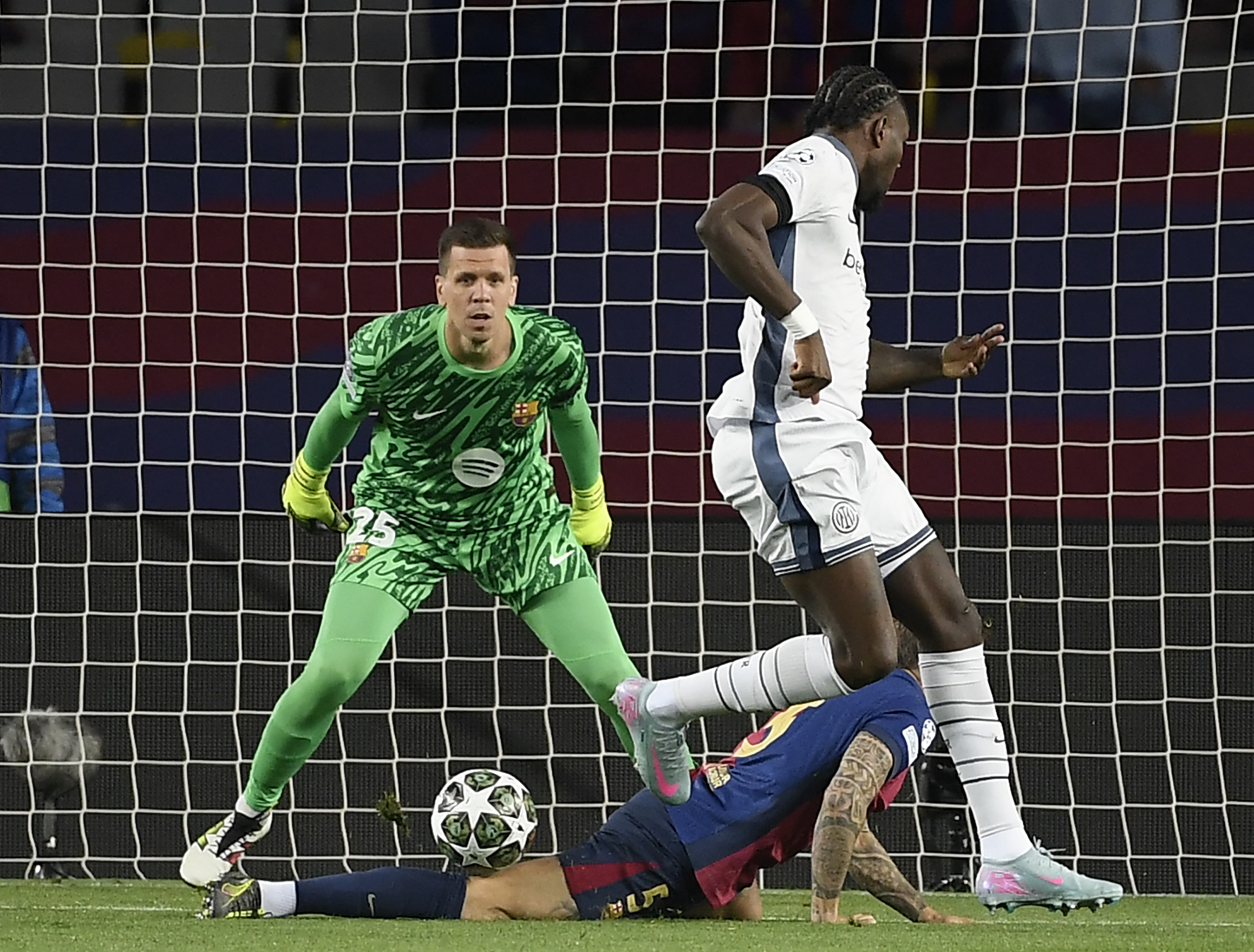 Până și UEFA a fost surprinsă de golul marcat cu călcâiul în secunda 30, în Barcelona - Inter!