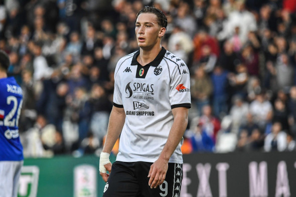 La Spezia, Italy. 08th Apr, 2025. Francesco Pio Esposito (Spezia) during Spezia Calcio vs UC Sampdoria, Italian soccer Serie B match in La Spezia, Italy, April 06 2025 Credit: Independent Photo Agency/Alamy Live News