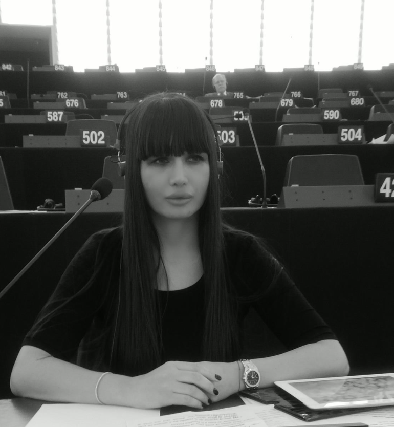 Cu ce se ocupă Elena Băsescu, după ce s-a votat în unanimitate să fie dată afară