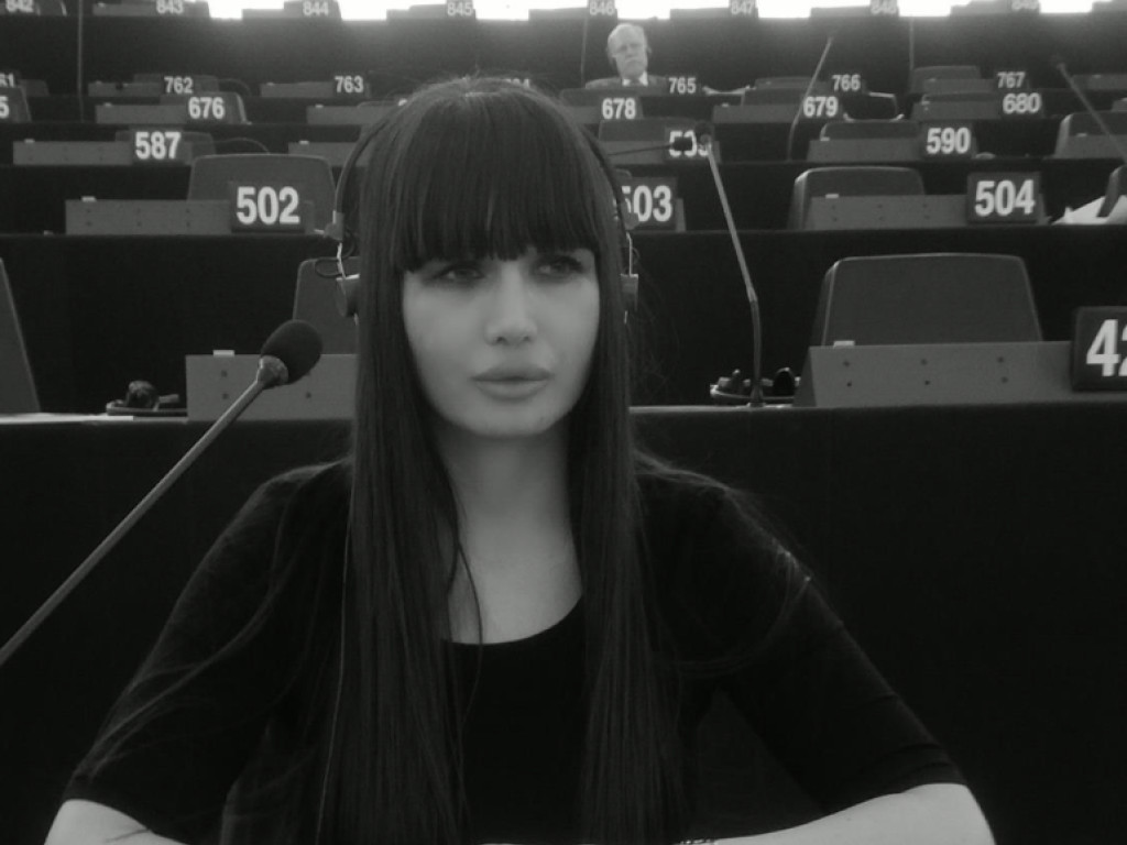 Cu ce se ocupă Elena Băsescu, după ce s-a votat în unanimitate să fie dată afară