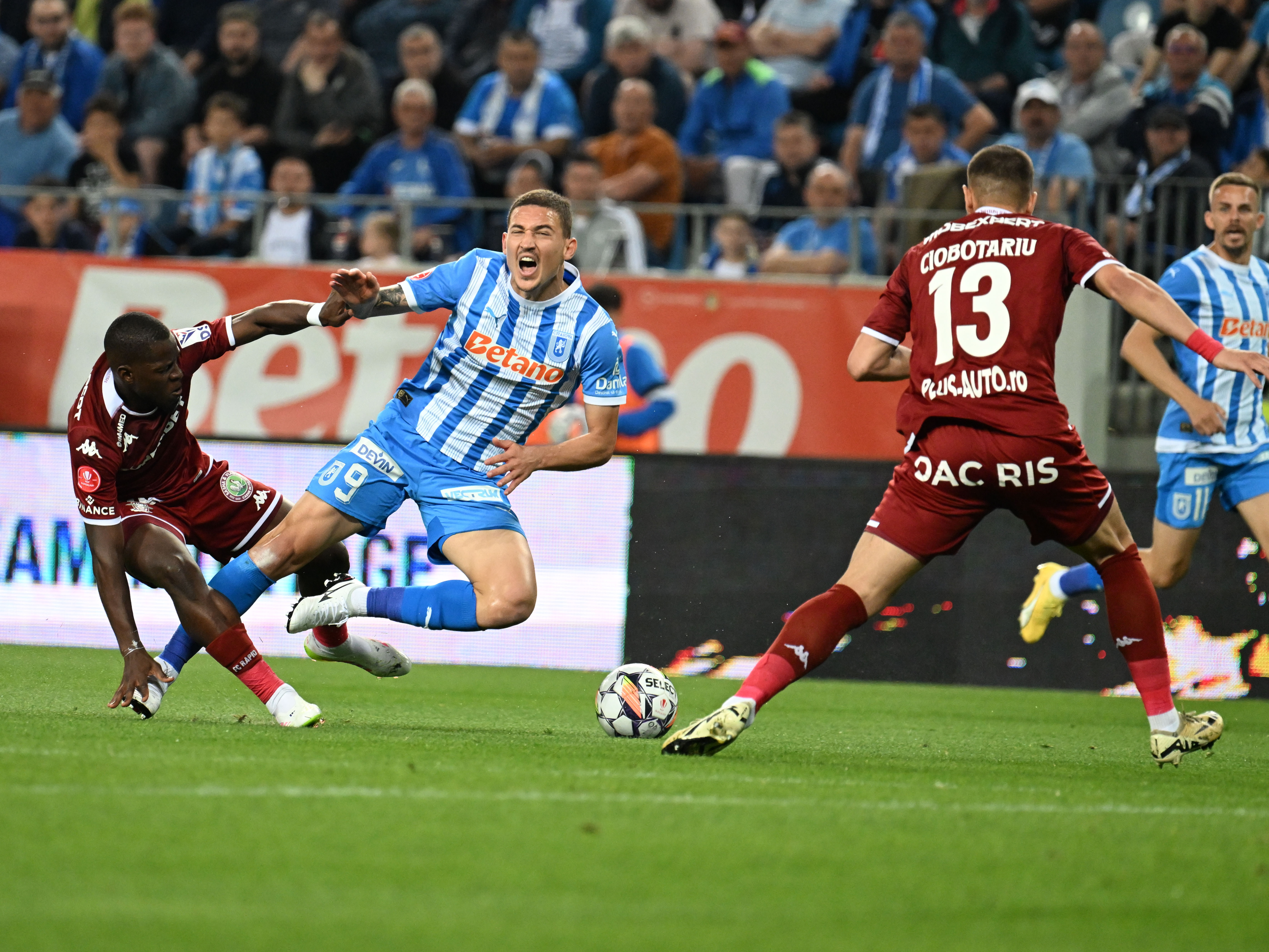 Imagine Stire Universitatea Craiova - Rapid 1-2, ACUM, DGS 1. Giuleștenii revin în avantaj! Două gafe mari de portari | 2review.ro