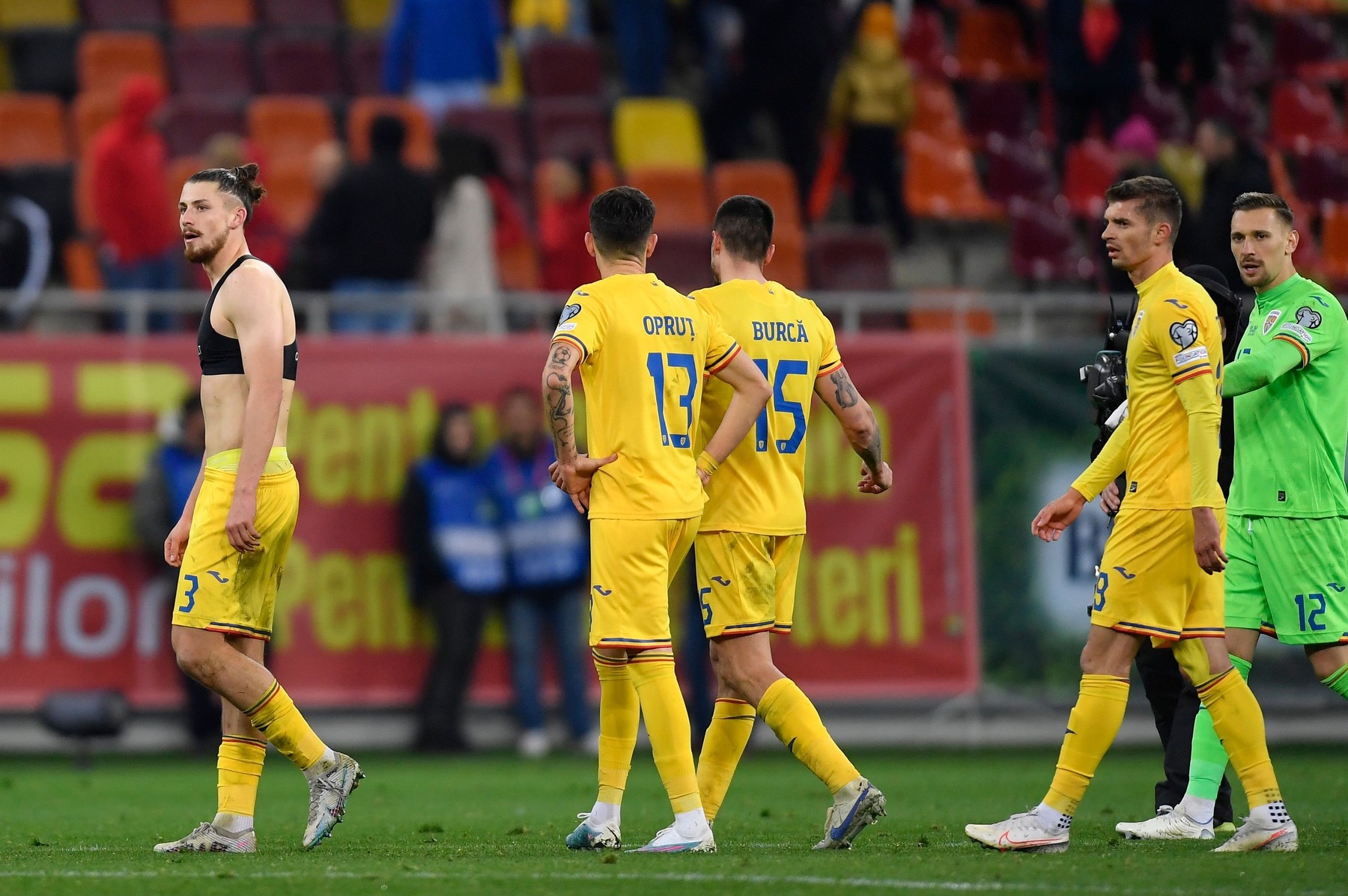 L-a convins pe Mircea Lucescu și revine la echipa națională pentru ”dubla” cu Austria și Cipru