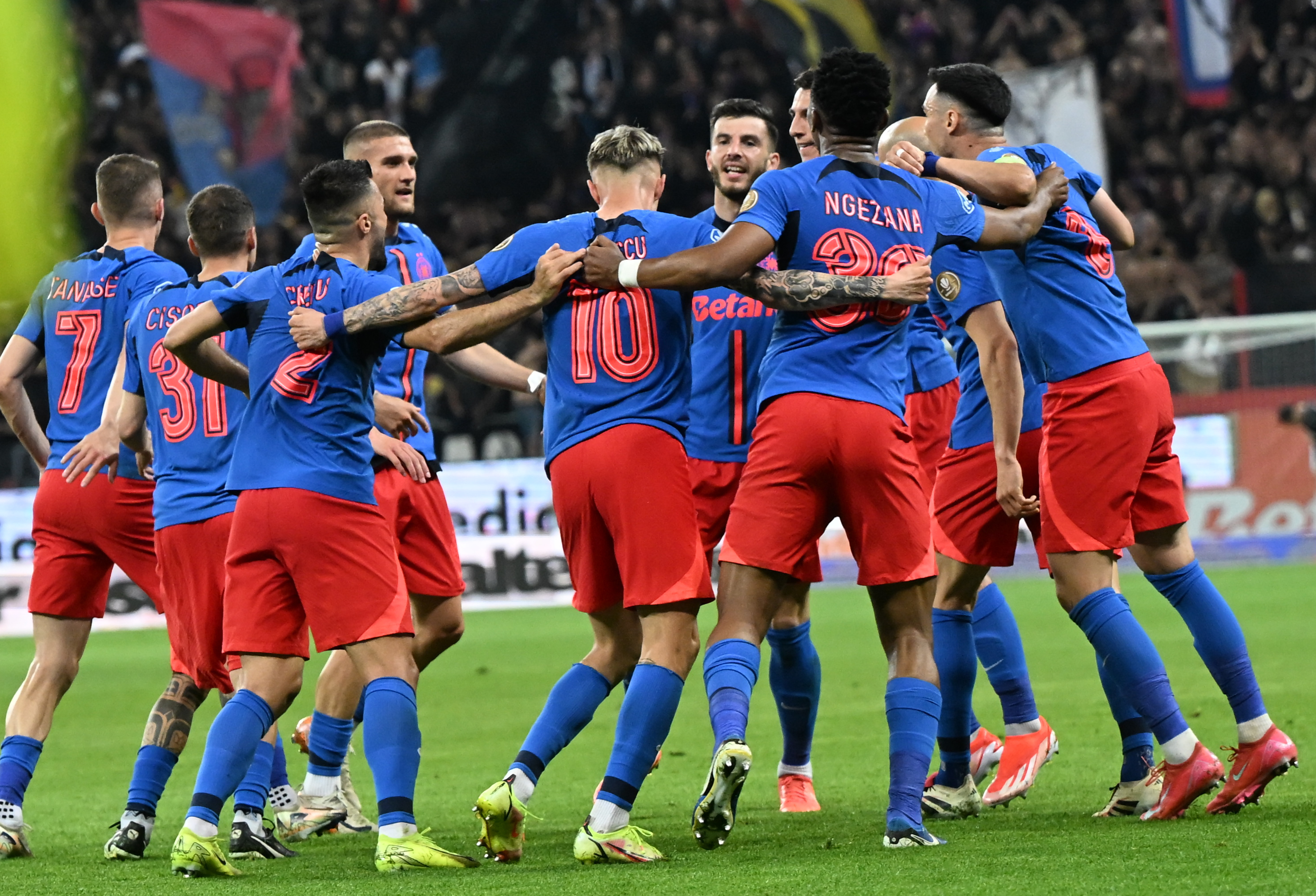 FCSB - Dinamo 3-0, ACUM, la Digi Sport 1. ”Câinii” sunt K.O. Octavian Popescu, ”on fire”