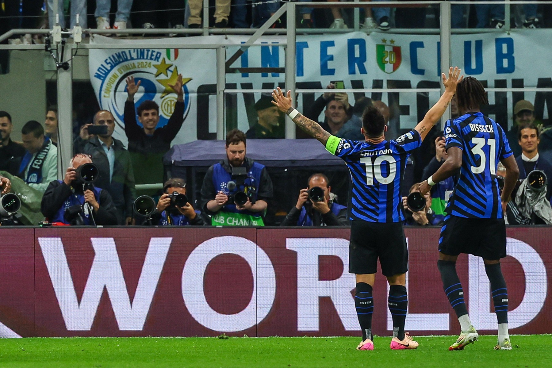 Nu s-au abținut! Gestul făcut de fanii lui Inter, după ce Lautaro Martinez a deschis scorul cu Barcelona