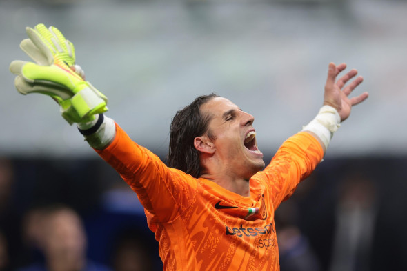 Milan, Italy. 6th May, 2025. Yann Sommer of FC Internazionale celebrates the 4-3 victory following the final whistle of the Internazionale vs FC Barcelona UEFA Champions League match at Giuseppe Meazza, Milan. Picture credit should read: Jonathan Moscrop/