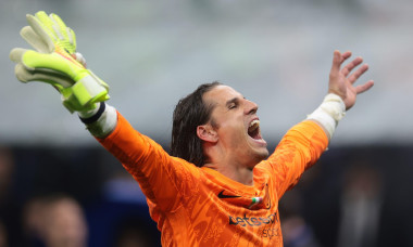 Milan, Italy. 6th May, 2025. Yann Sommer of FC Internazionale celebrates the 4-3 victory following the final whistle of the Internazionale vs FC Barcelona UEFA Champions League match at Giuseppe Meazza, Milan. Picture credit should read: Jonathan Moscrop/