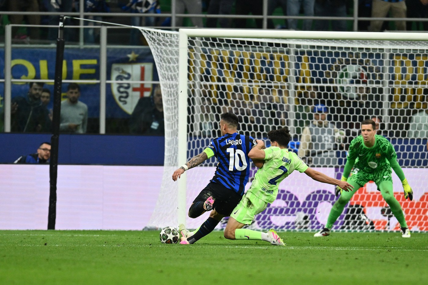 Arsene Wenger a contestat decizia arbitrului de la Inter - Barcelona: ”Sunt total împotrivă”