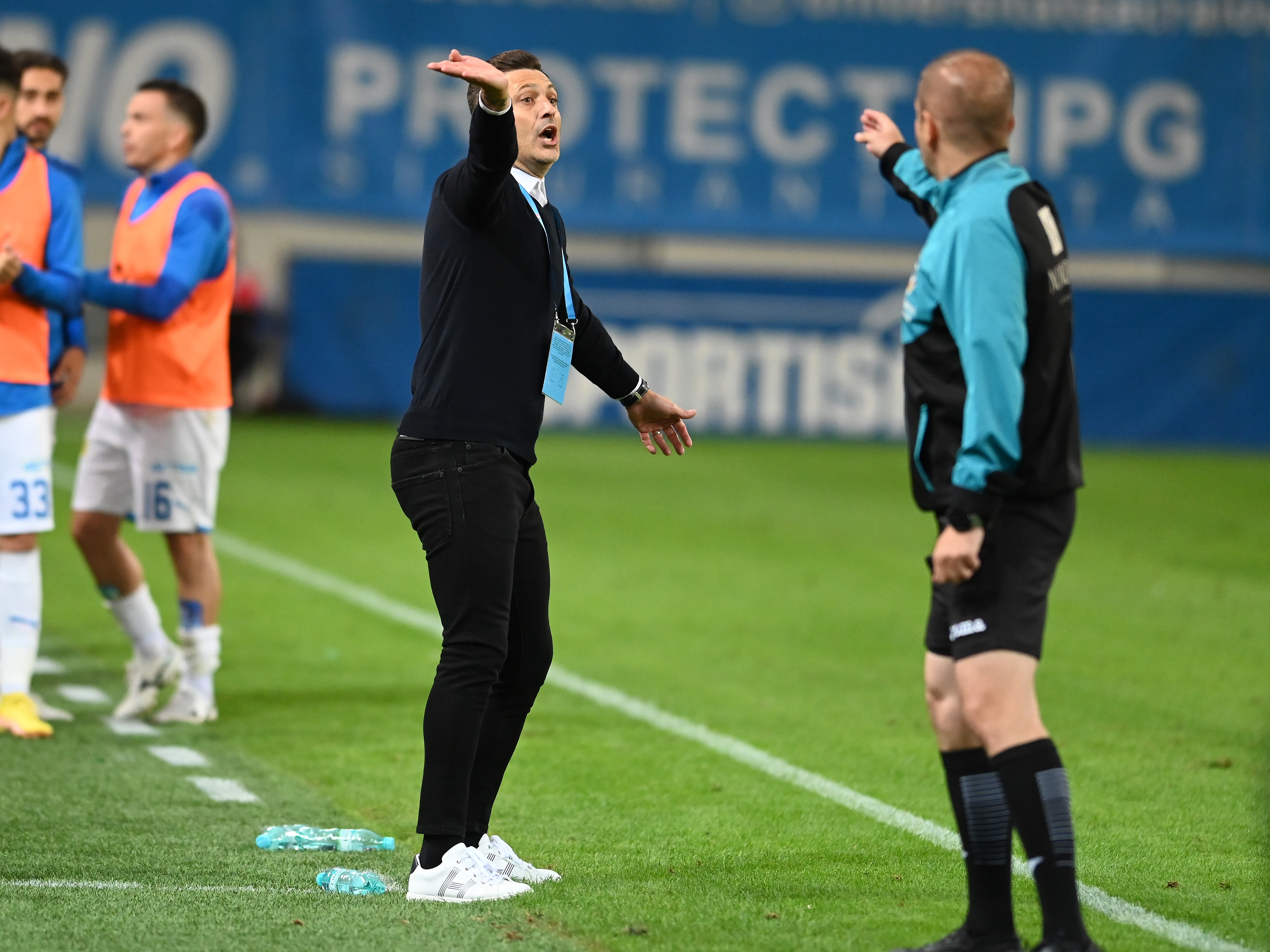 Reacția lui Mirel Rădoi când fanii FCSB-ului i-au strigat numele, deși le era adversar