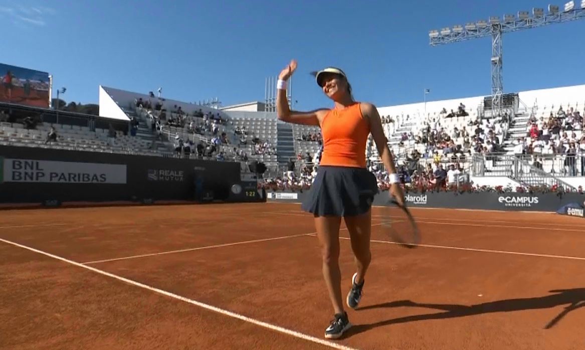 Emma Răducanu - Ekaterina Alexandrova 6-2, 6-2. Sportiva de origine română s-a calificat în turul 3 la WTA Roma