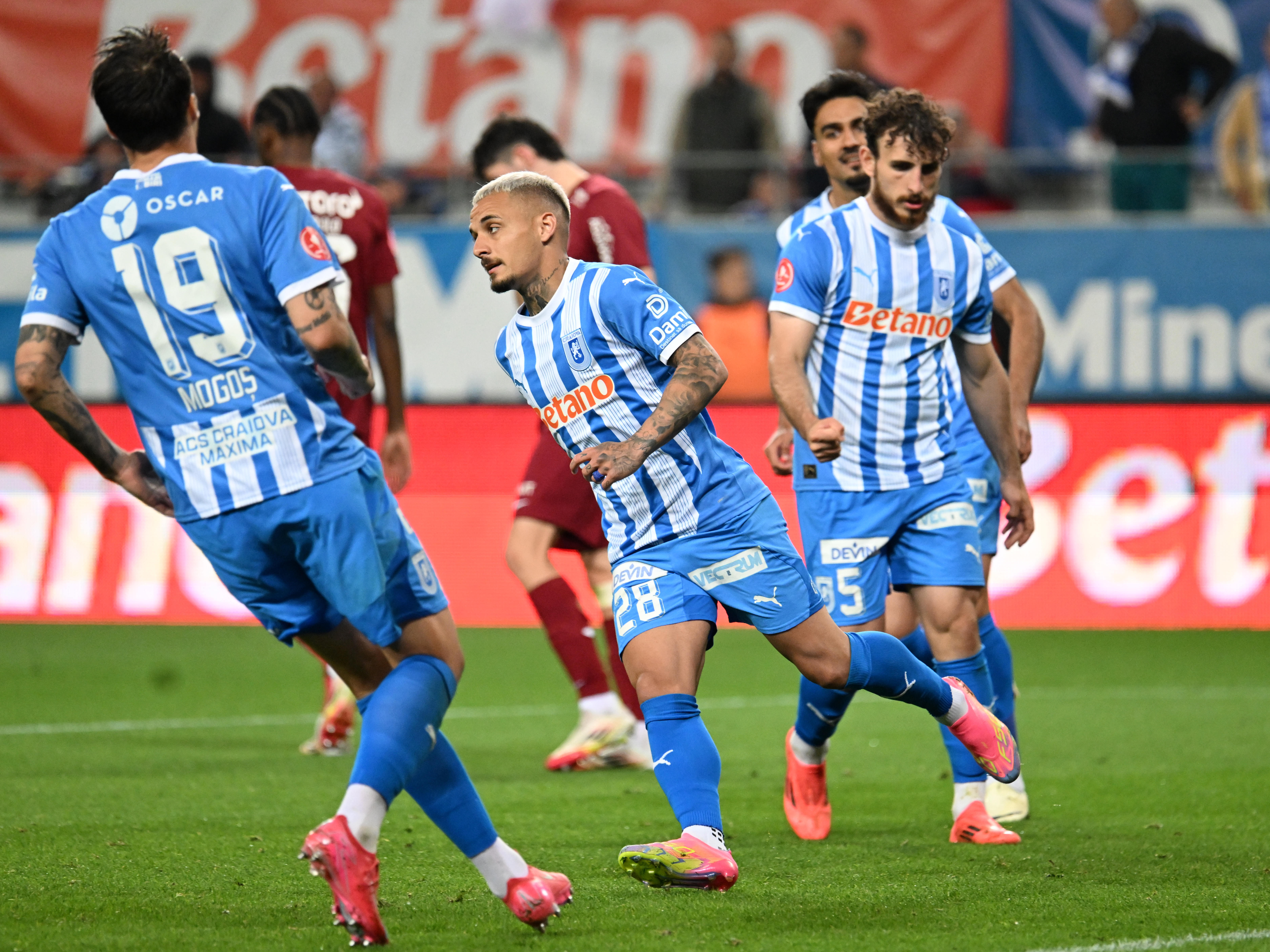Universitatea Craiova - CFR Cluj 2-2. Remiză pentru FCSB! Formația roș-albastră a câștigat titlul în SuperLigă