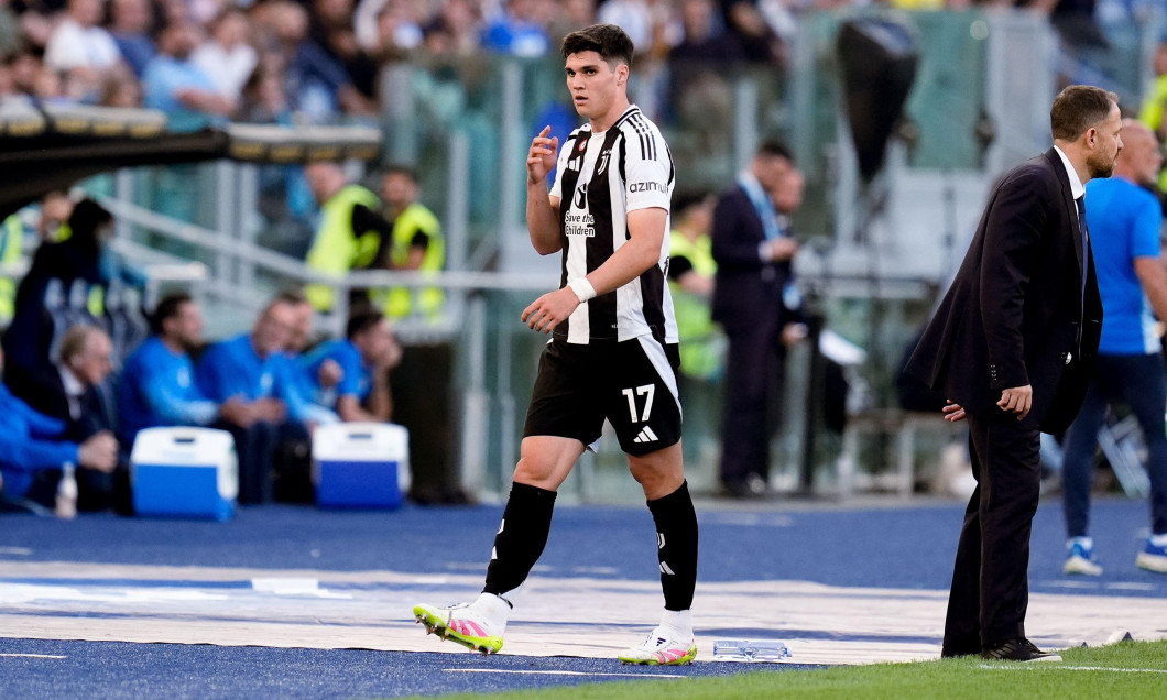 Vasilije Adzic of Juventus FC leaves the pitch during the Serie A Enilive match between SS Lazio and Juventus FC at Stadio Olimpico on May 10, 2025 in Rome, Italy.