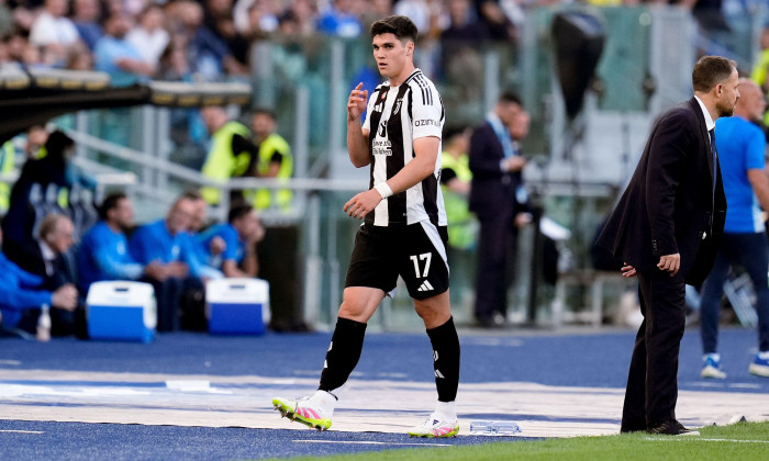 Vasilije Adzic of Juventus FC leaves the pitch during the Serie A Enilive match between SS Lazio and Juventus FC at Stadio Olimpico on May 10, 2025 in Rome, Italy.