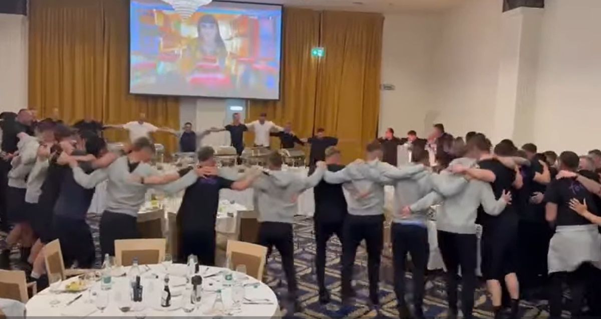 Au dat drumul la sărbătoare! FCSB, hora bucuriei după ce a câștigat un nou titlu de campioană