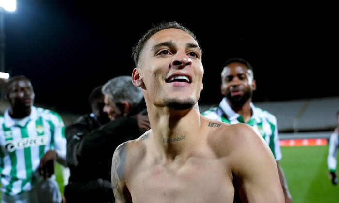 Florence, Italy. 08th May, 2025. Antony Matheus dos Santos of Real Betis Balompie celebrates with his teammates reaching the final at the end of the UEFA Conference League 2024/25 Semi Final Second Leg match between ACF Fiorentina and Real Betis Balompie