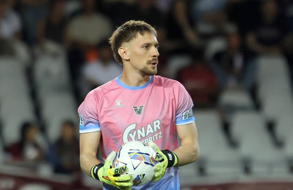 Italienii au tras concluzia, după ce Ionuț Radu a încasat 3 goluri de la Cagliari