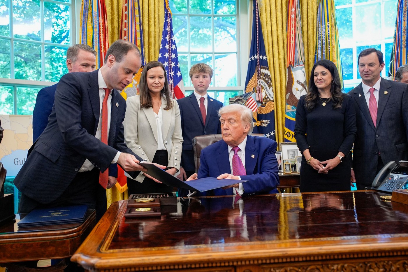 Donald Trump a făcut anunțul și prețurile ”au explodat”: 65.000 € de persoană