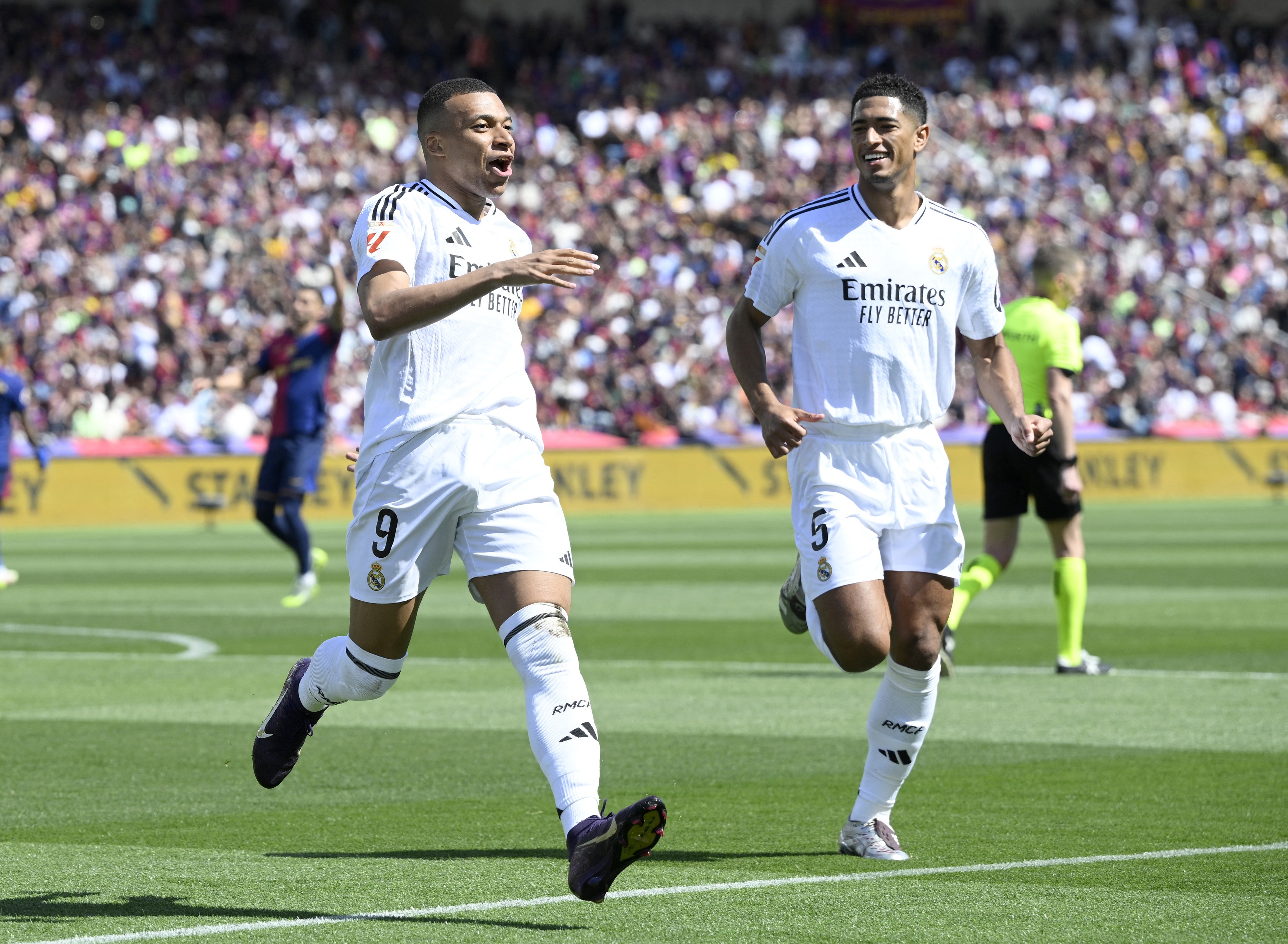 Kylian Mbappe i-a dat trei goluri Barcelonei și a intrat în istoria lui Real Madrid!