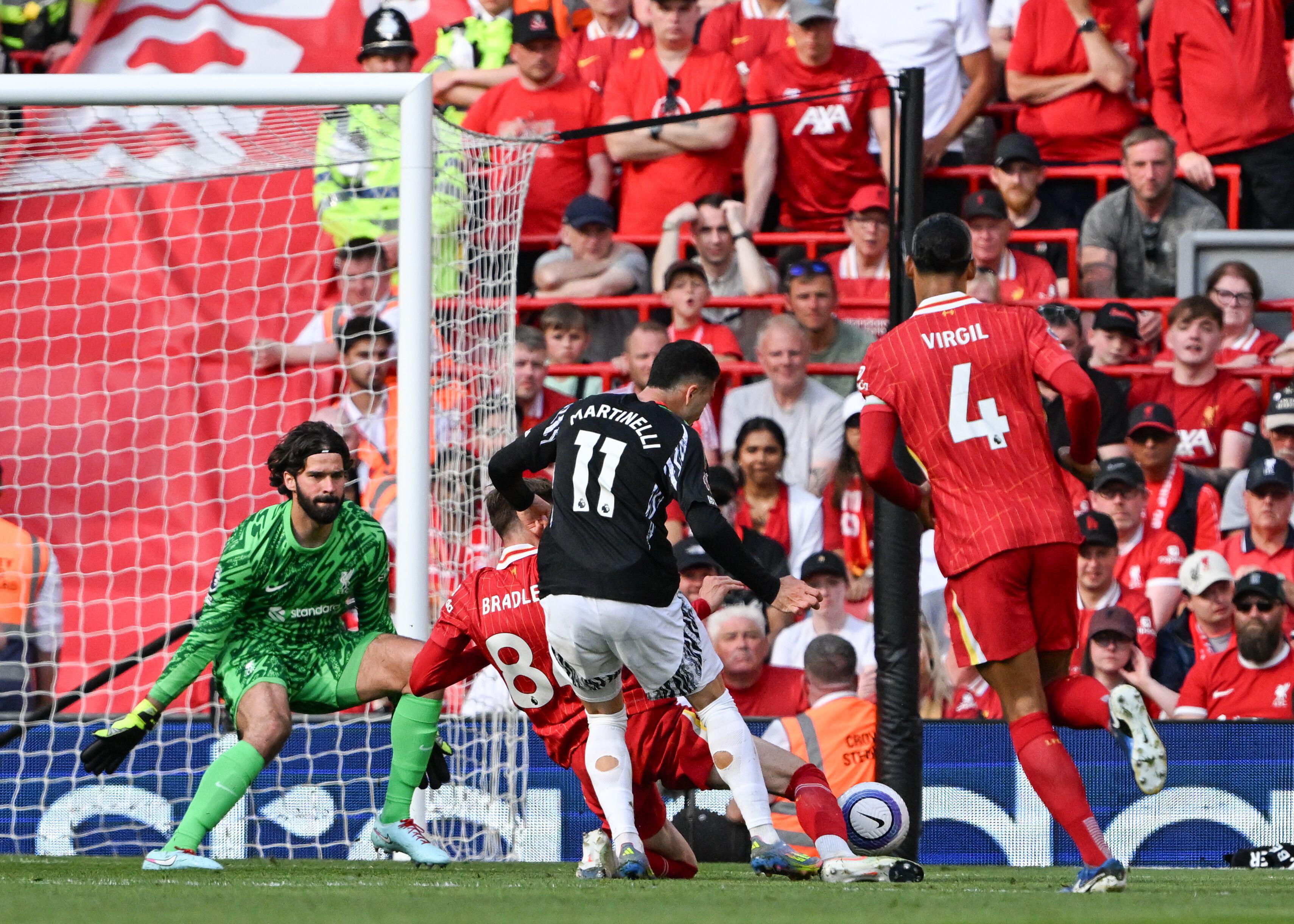 Spectacol în Anglia: Liverpool - Arsenal 2-2 / Manchester United - West Ham 0-2 / Newcastle - Chelsea 2-0