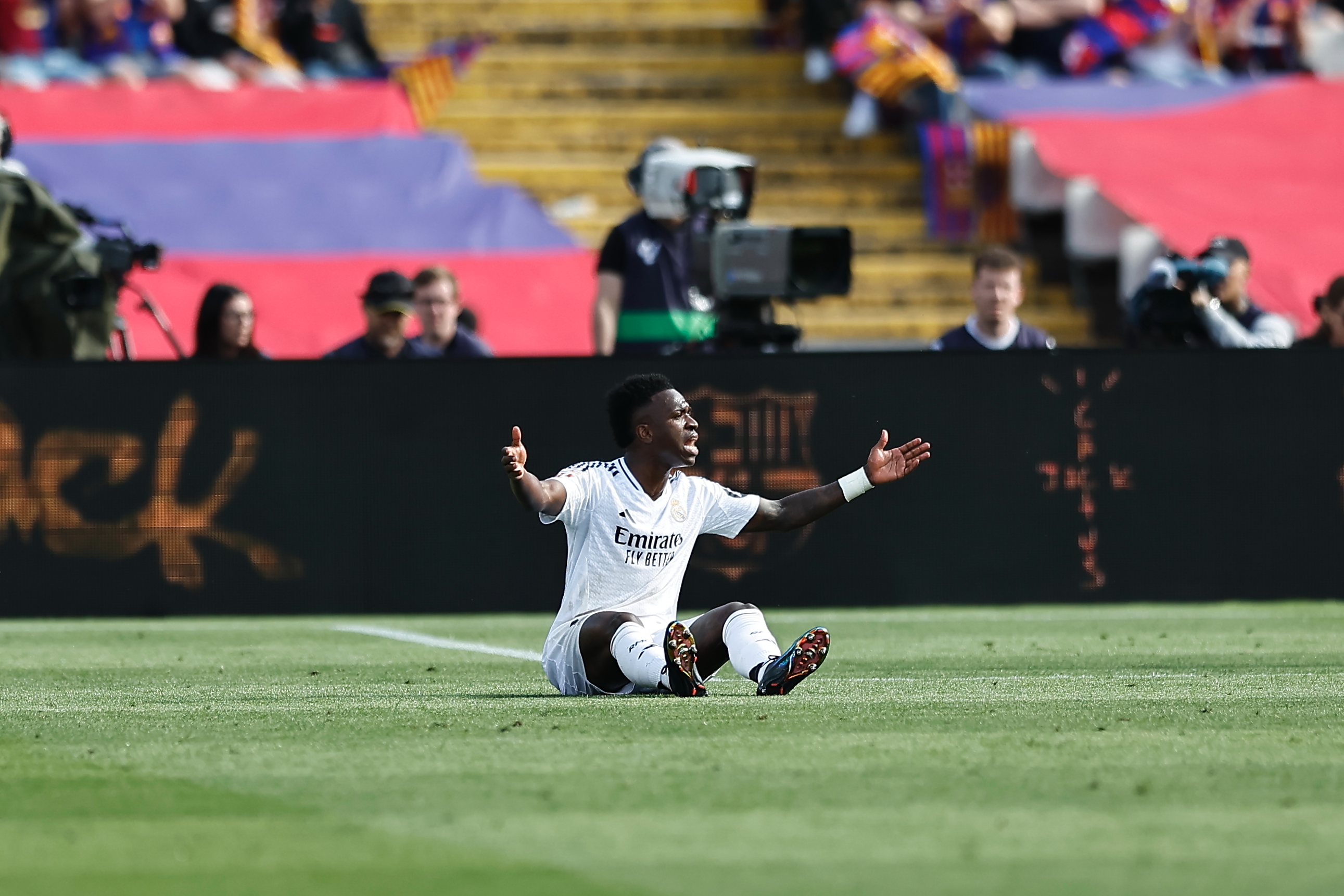 Vinicius, plin de nervi după un nou eșec al Realului. Brazilianul s-a certat cu un fan al Barcelonei