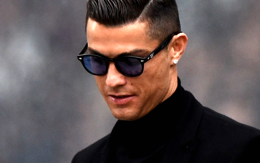 Cristiano Ronaldo are 10 oferte pe masă