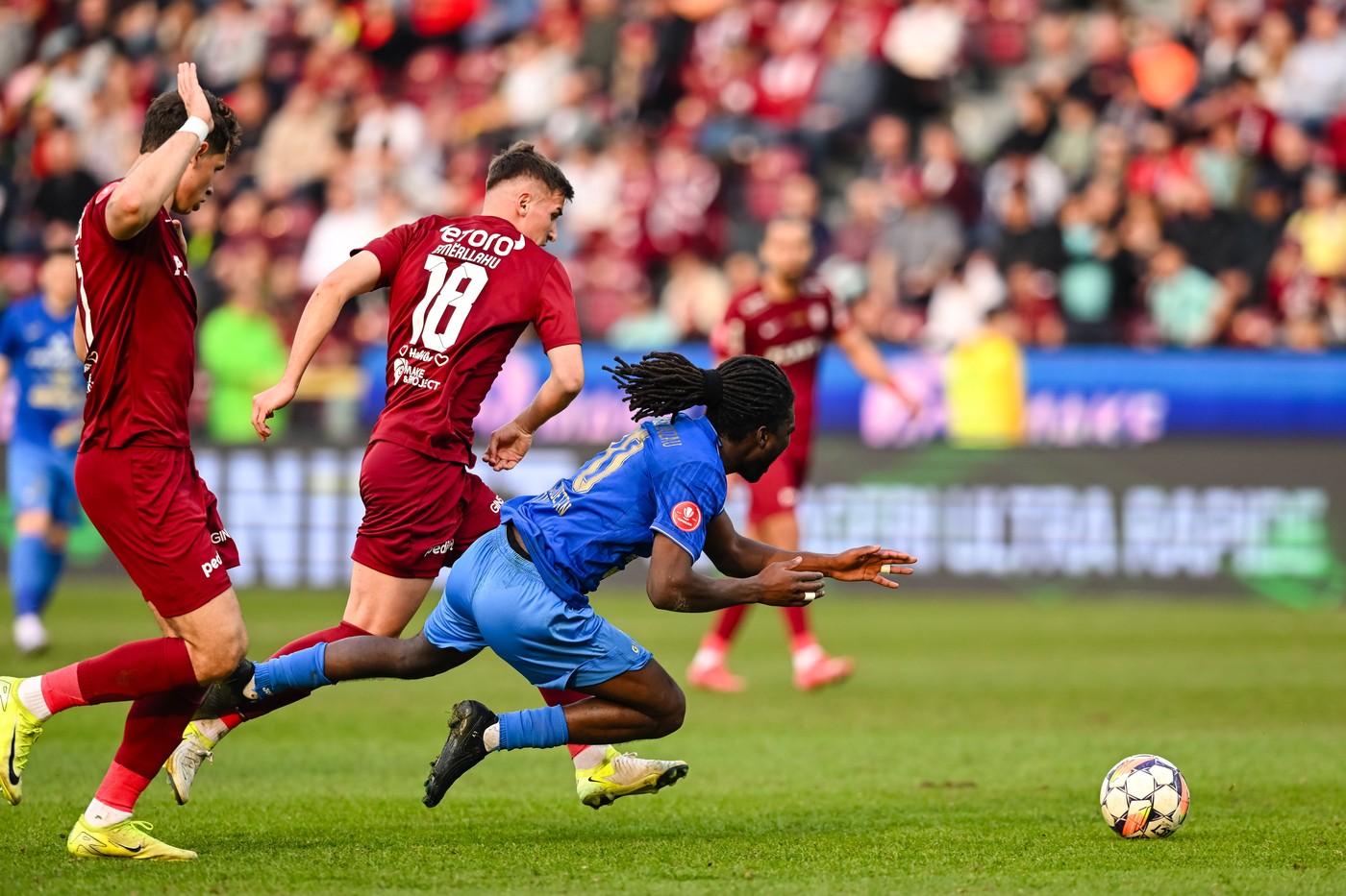 Echipele din SuperLigă se bat pentru fotbalistul care a marcat un singur gol până la 26 de ani și a retrogradat în Liga 2