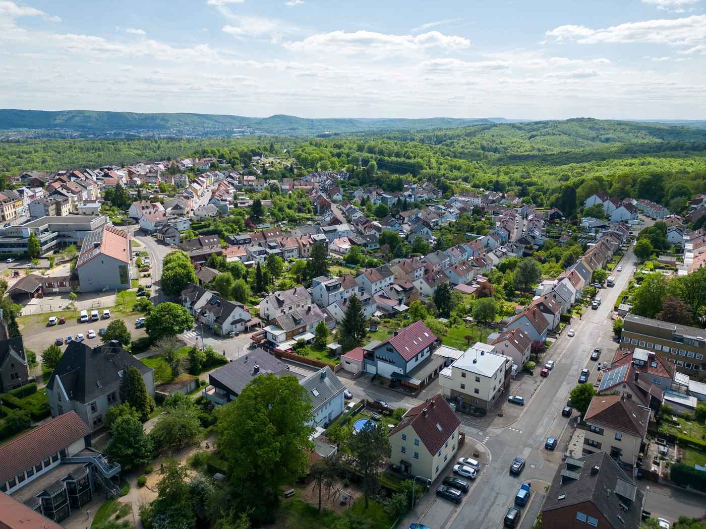 Imagine Stire Un sat fără gară, cu 4 magazine și 13.000 de locuitori a lăsat ”mască” toată țara: a ajuns la ”masa bogaților” | 2review.ro