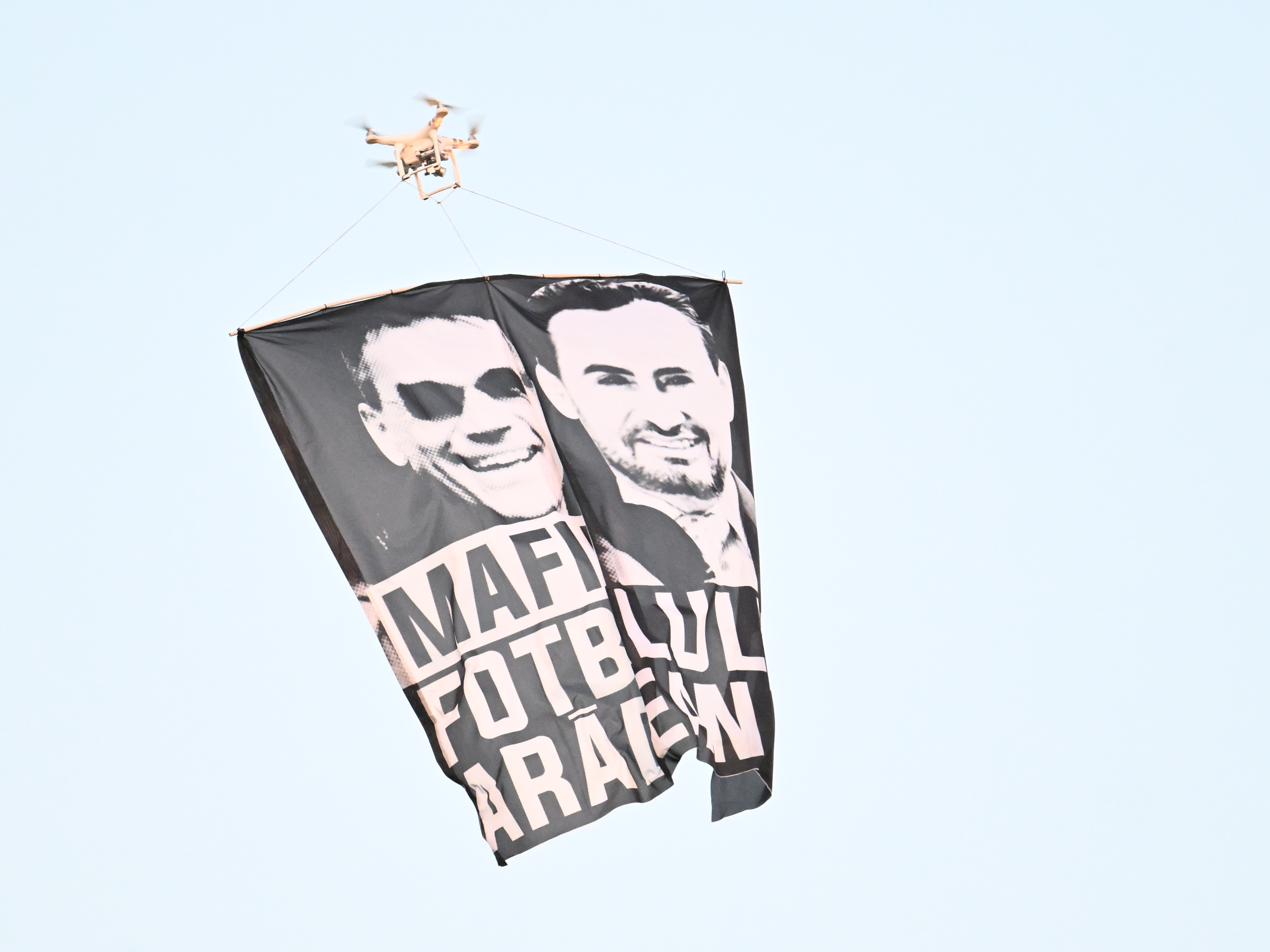 Finala Cupei României, întreruptă de o dronă! Mesajul afișat
