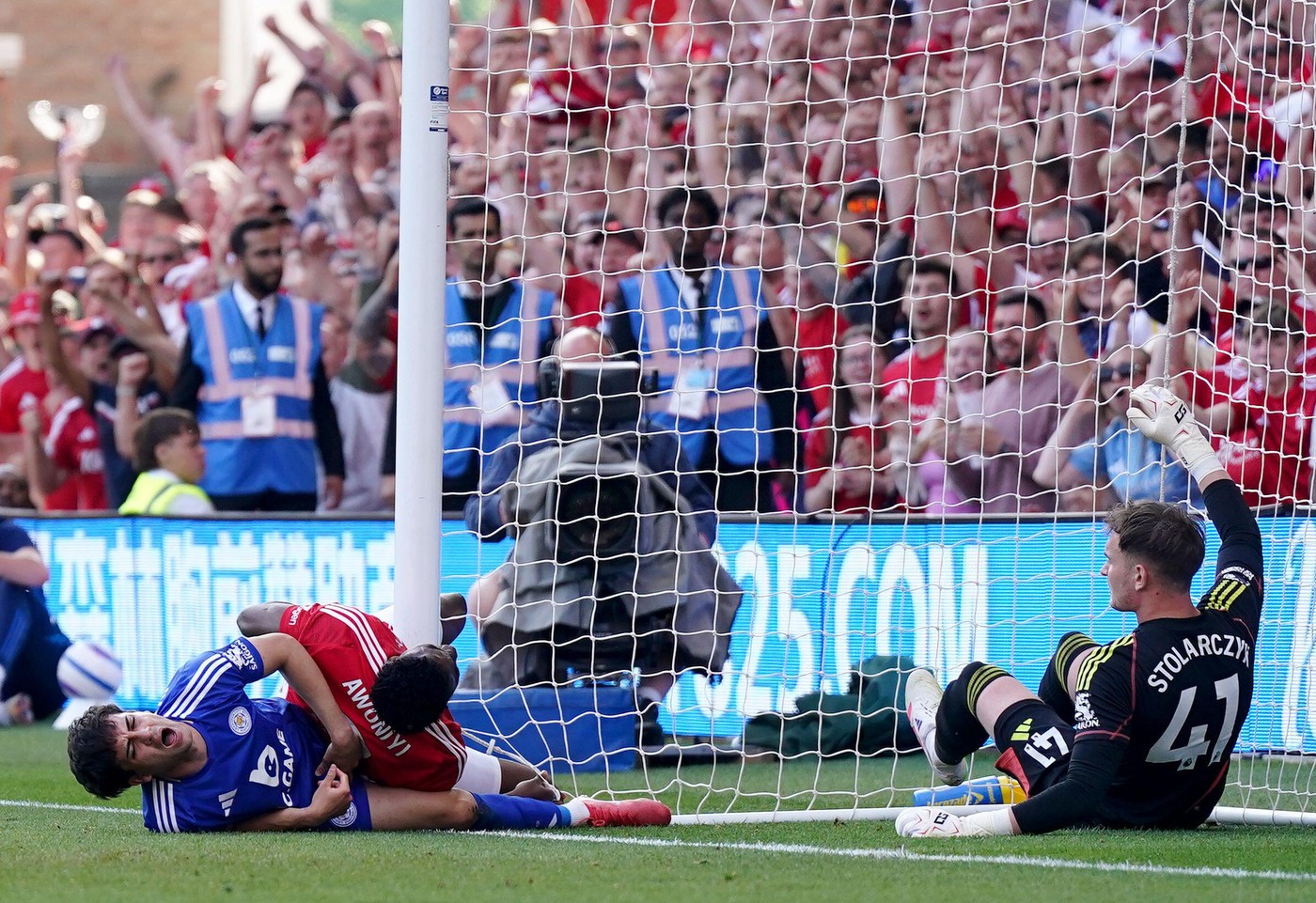 A ieșit din comă indusă, după accidentarea horror din Premier League