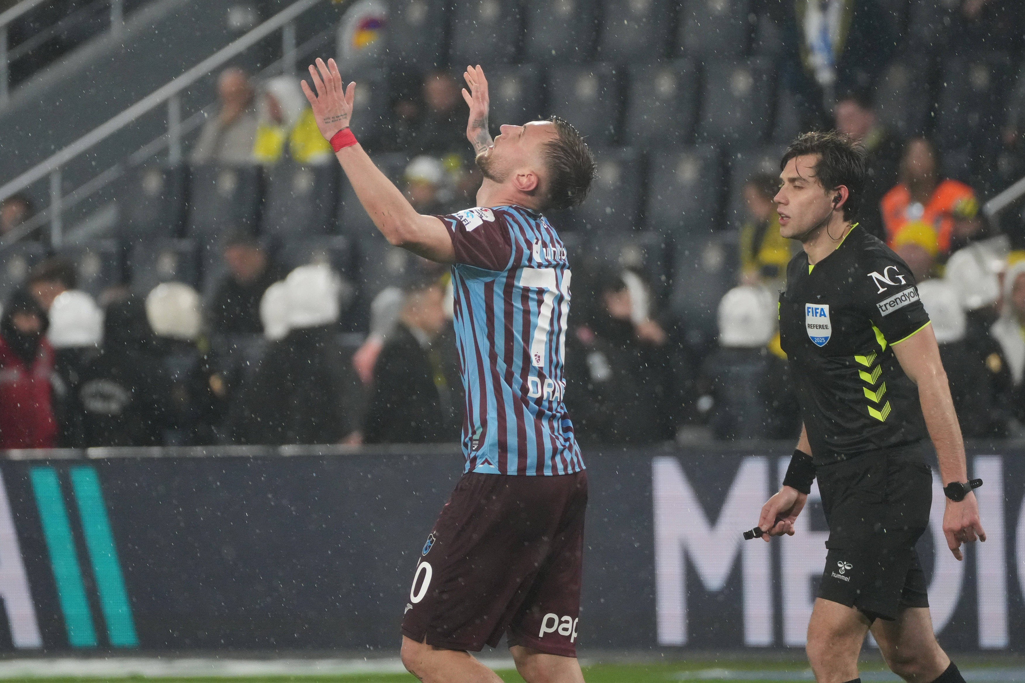 Denis Drăguș a revenit pe teren după o lună! Ce a făcut în meciul cu Galatasaray