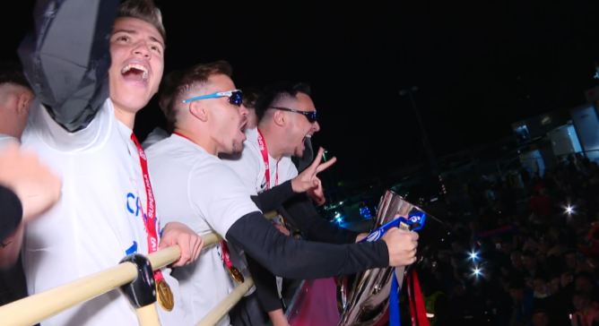 Imagini spectaculoase! Jucătorii FCSB-ului au dat drumul la sărbătoare: ”Campionii, campionii”