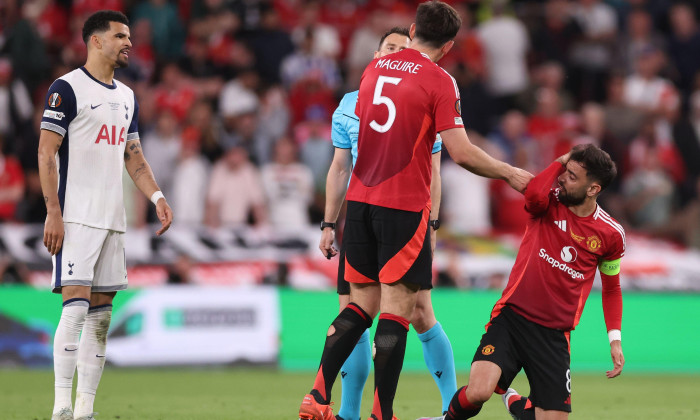 Bilbao, Spain, 21st May 2025. Bruno Fernandes of Manchester United holds his head after a challenge during the Tottenham Hotspur vs Manchester United UEFA Europa League Final match at San Mames, Bilbao. Picture credit should read: David Klein / Sportimage