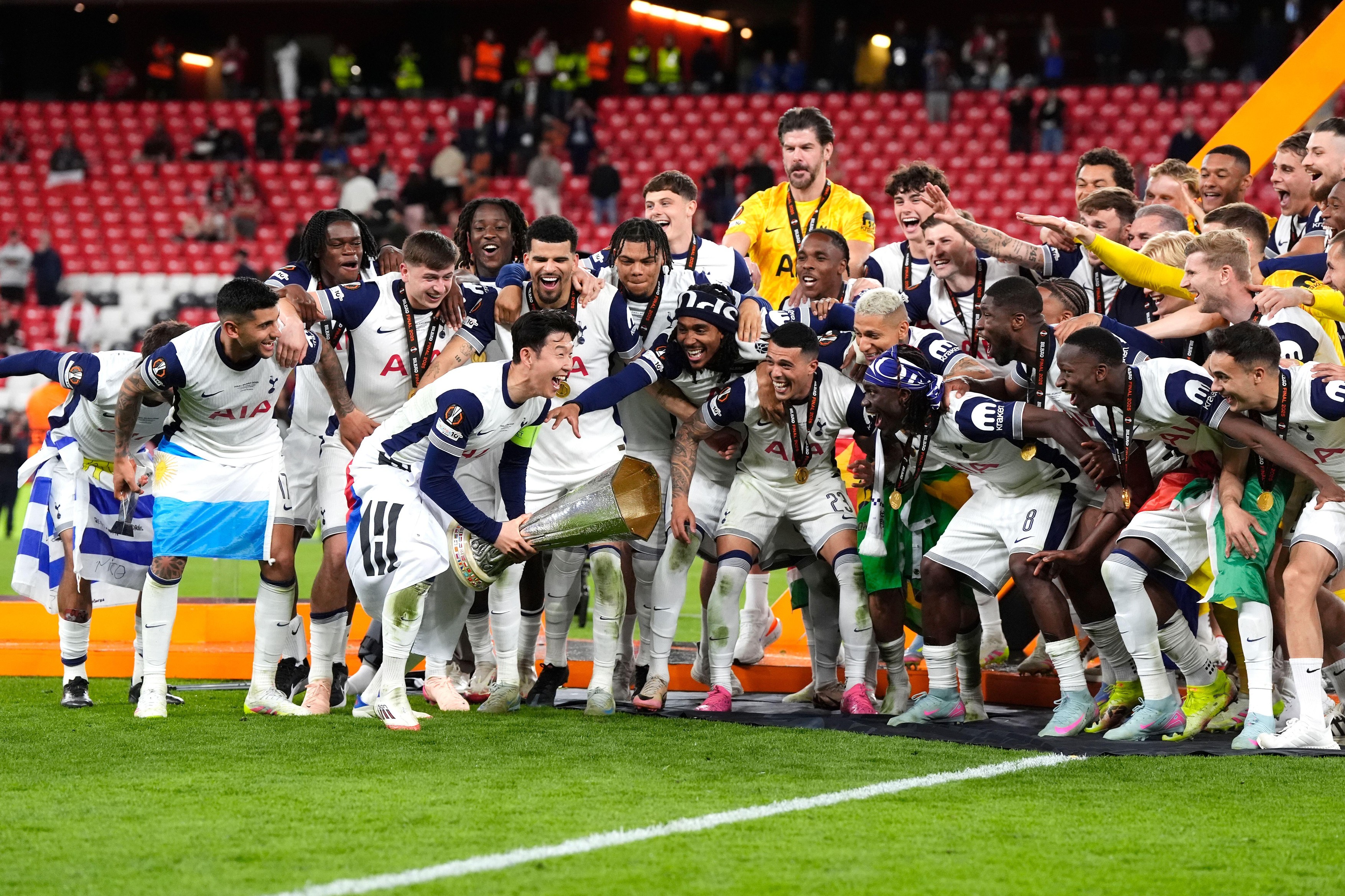 Nu s-au ferit de cuvinte, după finala Europa League: "Sub orice critică"