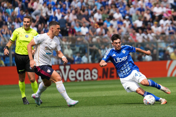 Alex Valle (41 COM). Serie A football match between Como 1907 and Cagliari Calcio at Stadio Giuseppe Sinigaglia in Como, Italy. (Maximilian Gärtner/SPP) Credit: SPP Sport Press Photo. /Alamy Live News