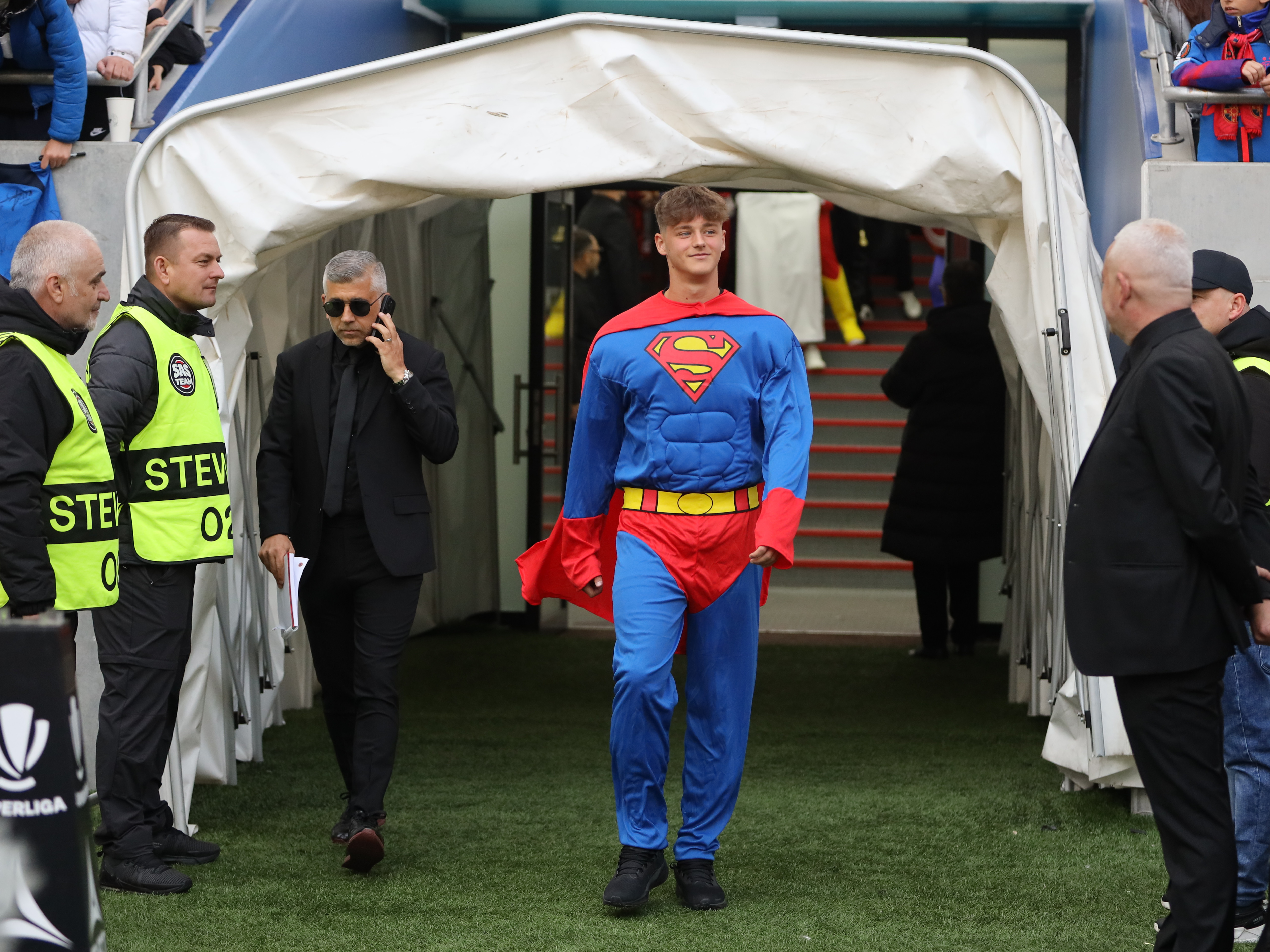 ”Superman” a debutat la FCSB