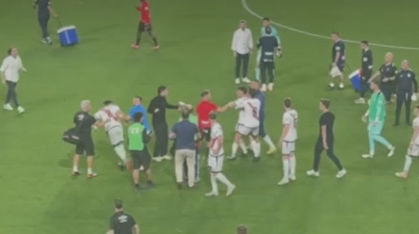 De ce ar fi vrut Rațiu să-și lovească un coechipier la finalul meciului! ”A fugit din zonă”. Ce a spus ”victima” românului