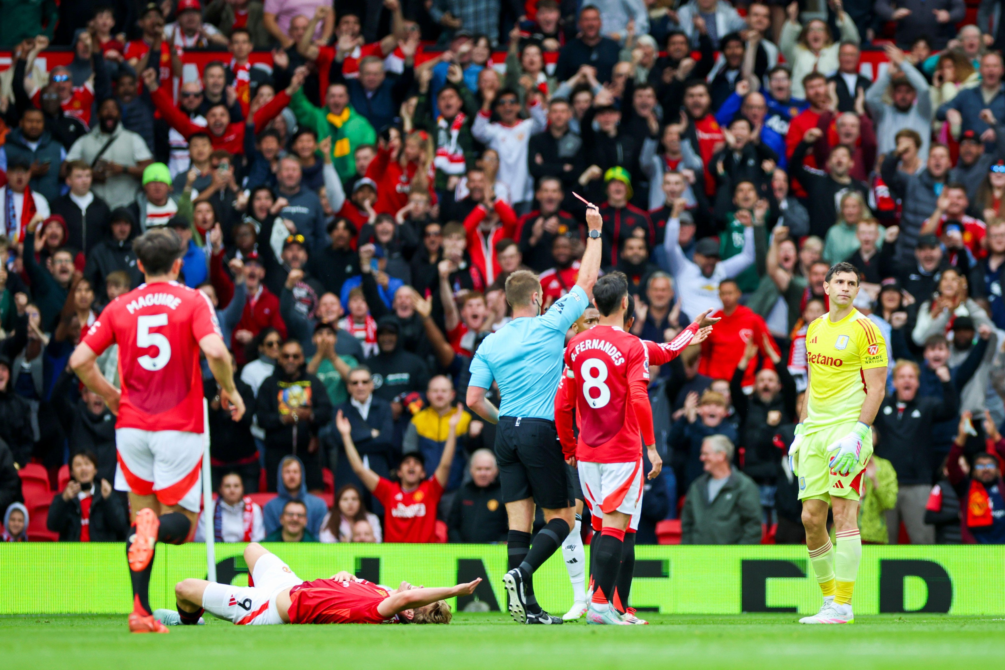 A văzut cartonașul roșu și a intrat în istoria Premier League