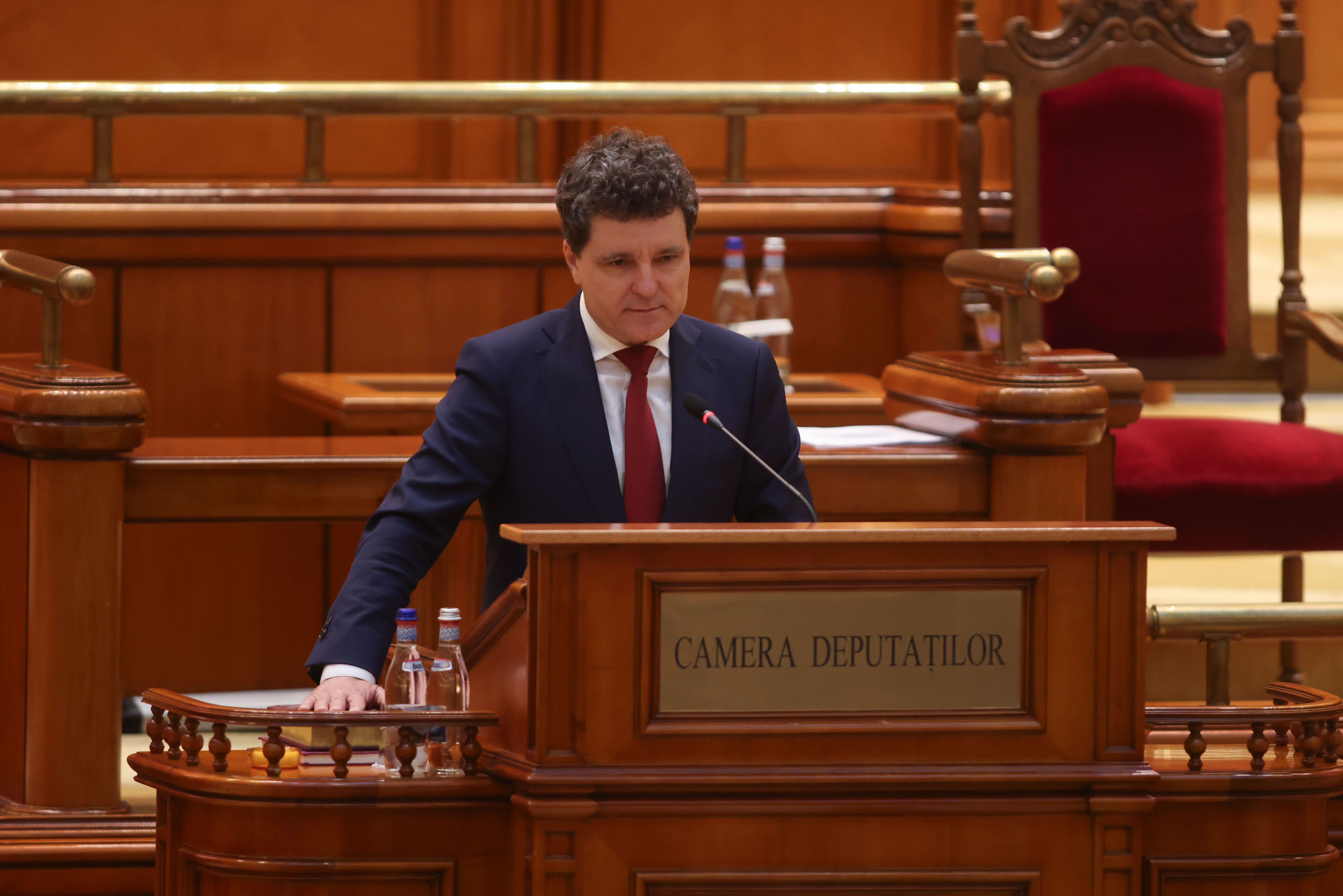 Nicușor Dan a atacat la CCR ”legea Novak”!