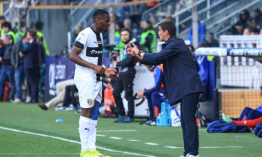 Parma, Italy. 24th Apr, 2025. Cristian Chivu (Head Coach Parma Calcio) speaks with Ange-Yoan Bonny (Parma Calcio) during Parma Calcio vs Juventus FC, Italian soccer Serie A match in Parma, Italy, April 23 2025 Credit: Independent Photo Agency/Alamy Live N