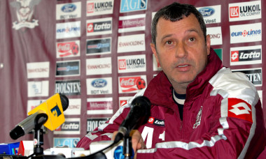 FOTBAL:CONFERINTA DE PRESA SI ANTRENAMENT RAPID BUCURESTI (6.02.2008)