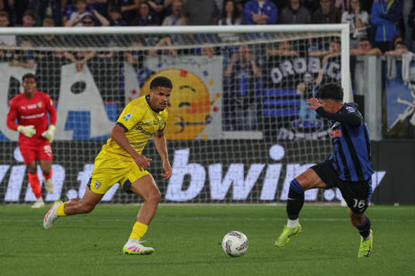 Bergamo, Italy. 26th May, 2025. Simon Sohm (Parma Calcio) in action during Atalanta BC vs Parma Calcio, Italian soccer Serie A match in Bergamo, Italy, May 25 2025 Credit: Independent Photo Agency/Alamy Live News