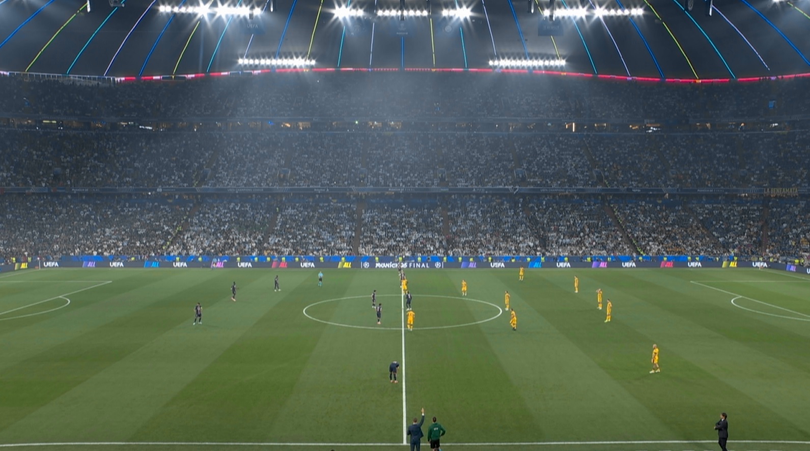Ce s-a întâmplat imediat cum Istvan Kovacs a dat startul finalei Champions League. ”N-am mai văzut așa ceva”
