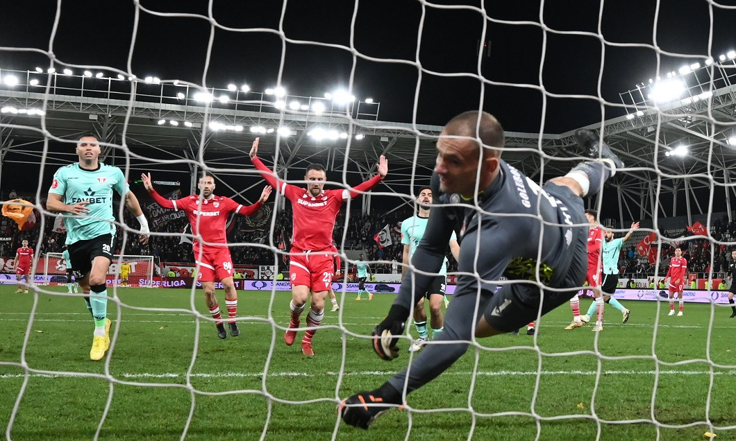 FOTBAL:DINAMO BUCURESTI-UTA ARAD, SUPERLIGA SUPERBET (2.11.2024)